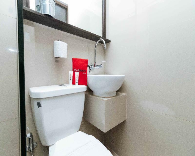 Reddoorz Plus @ Poblacion Makati Makati City Exterior foto